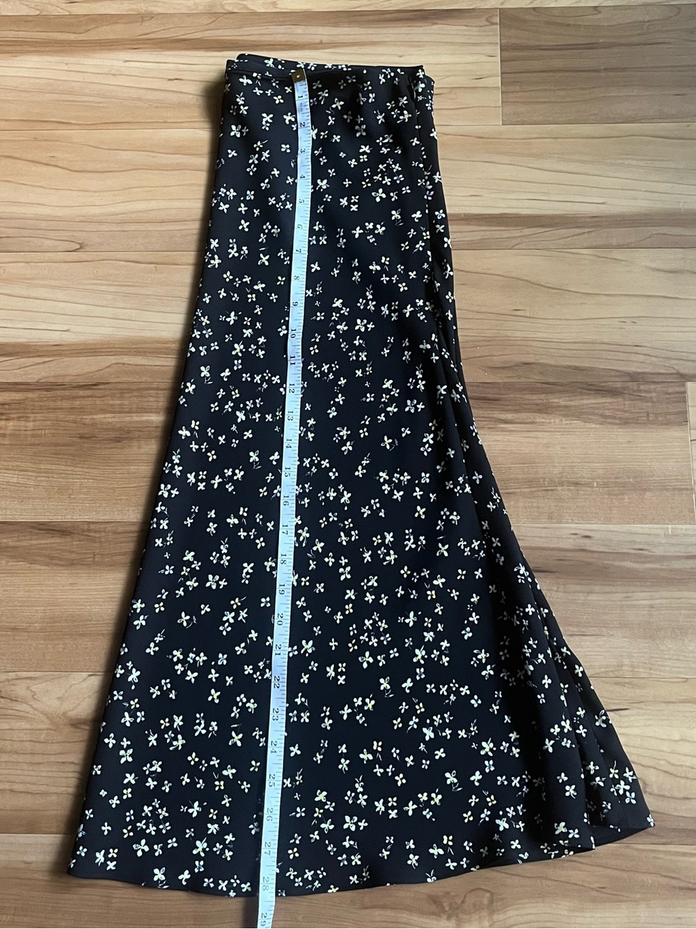 Bar III Floral Midi A-Line Skirt Black Size 8 Side Zip - Picture 9 of 10